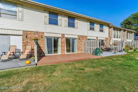 Tiny photo for 6818 Fenwyck Road #18, Maumee, OH 43537 (MLS # 10000121)