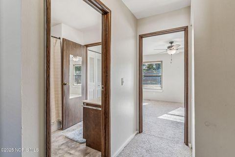 Tiny photo for 6818 Fenwyck Road #18, Maumee, OH 43537 (MLS # 10000121)