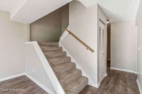 Tiny photo for 6818 Fenwyck Road #18, Maumee, OH 43537 (MLS # 10000121)