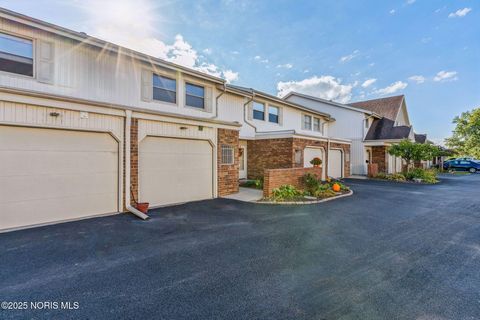 Tiny photo for 6818 Fenwyck Road #18, Maumee, OH 43537 (MLS # 10000121)