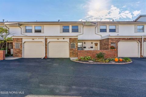 Tiny photo for 6818 Fenwyck Road #18, Maumee, OH 43537 (MLS # 10000121)