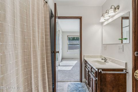 Tiny photo for 6818 Fenwyck Road #18, Maumee, OH 43537 (MLS # 10000121)