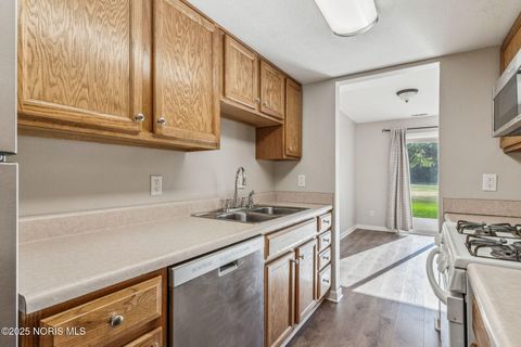 Tiny photo for 6818 Fenwyck Road #18, Maumee, OH 43537 (MLS # 10000121)