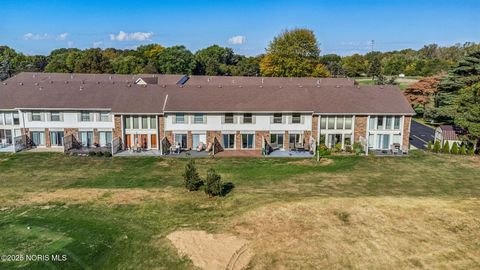 Tiny photo for 6818 Fenwyck Road #18, Maumee, OH 43537 (MLS # 10000121)