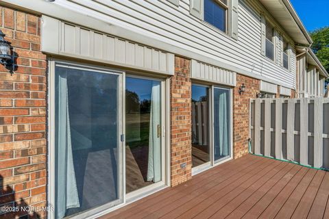 Tiny photo for 6818 Fenwyck Road #18, Maumee, OH 43537 (MLS # 10000121)