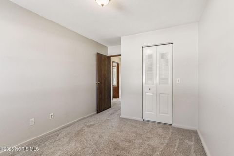 Tiny photo for 6818 Fenwyck Road #18, Maumee, OH 43537 (MLS # 10000121)