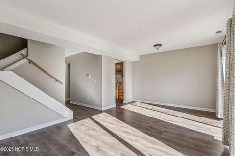 Tiny photo for 6818 Fenwyck Road #18, Maumee, OH 43537 (MLS # 10000121)