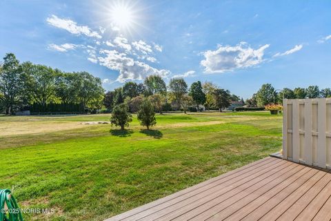 Tiny photo for 6818 Fenwyck Road #18, Maumee, OH 43537 (MLS # 10000121)