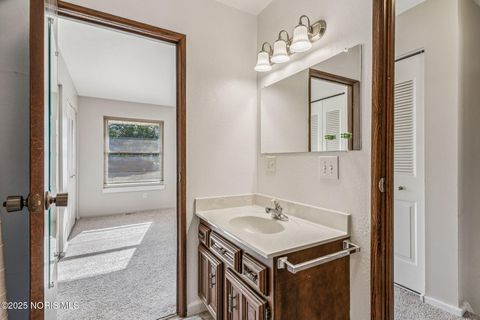 Tiny photo for 6818 Fenwyck Road #18, Maumee, OH 43537 (MLS # 10000121)