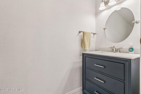 Tiny photo for 6818 Fenwyck Road #18, Maumee, OH 43537 (MLS # 10000121)