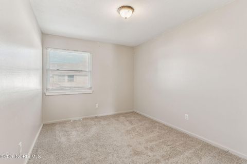 Tiny photo for 6818 Fenwyck Road #18, Maumee, OH 43537 (MLS # 10000121)