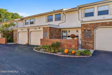 Tiny photo for 6818 Fenwyck Road #18, Maumee, OH 43537 (MLS # 10000121)
