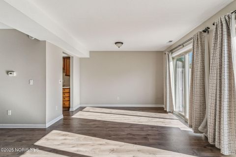 Tiny photo for 6818 Fenwyck Road #18, Maumee, OH 43537 (MLS # 10000121)