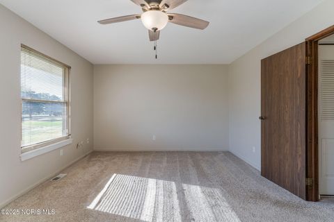 Tiny photo for 6818 Fenwyck Road #18, Maumee, OH 43537 (MLS # 10000121)