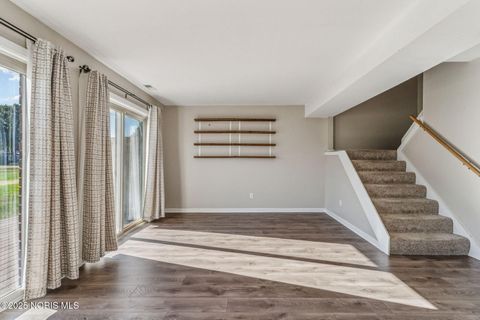 Tiny photo for 6818 Fenwyck Road #18, Maumee, OH 43537 (MLS # 10000121)