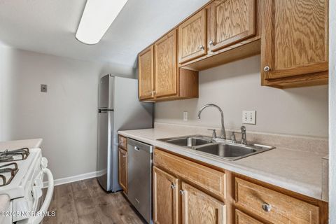 Tiny photo for 6818 Fenwyck Road #18, Maumee, OH 43537 (MLS # 10000121)