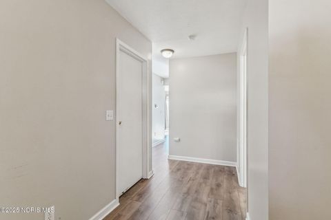 Tiny photo for 6818 Fenwyck Road #18, Maumee, OH 43537 (MLS # 10000121)