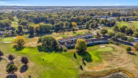 Photo of 6818 Fenwyck Road #18, Maumee, OH 43537 (MLS # 10000121)