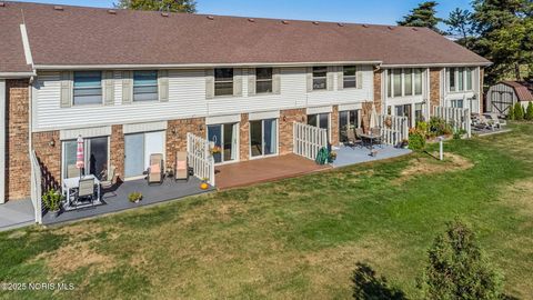 Tiny photo for 6818 Fenwyck Road #18, Maumee, OH 43537 (MLS # 10000121)
