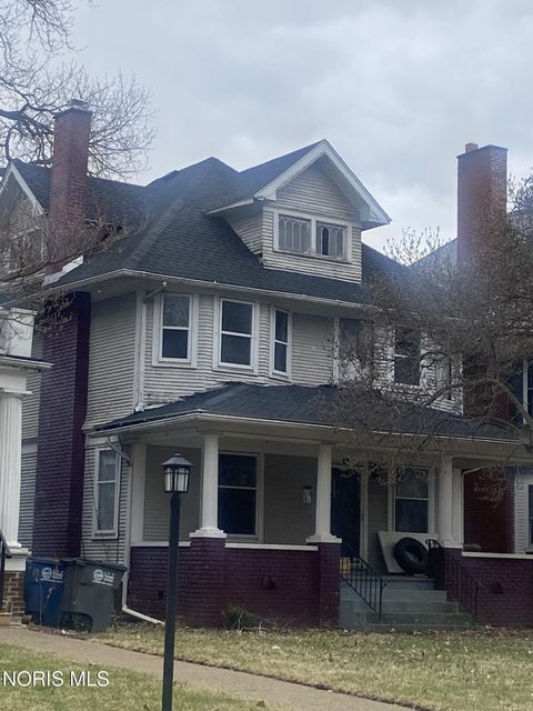 Photo of 2631 Parkwood Avenue, Toledo, OH 43610 (MLS # 10005175)