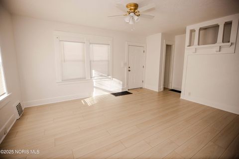 Tiny photo for 2032 Elliott Avenue, Toledo, OH 43606 (MLS # 10002275)