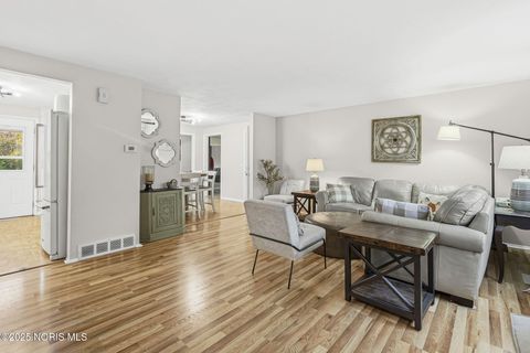 Tiny photo for 130 Cedar Court, Perrysburg, OH 43551 (MLS # 10000870)