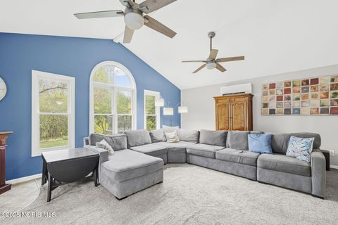 Tiny photo for 130 Cedar Court, Perrysburg, OH 43551 (MLS # 10000870)