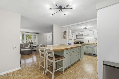 Tiny photo for 130 Cedar Court, Perrysburg, OH 43551 (MLS # 10000870)