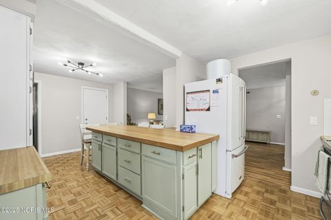 Tiny photo for 130 Cedar Court, Perrysburg, OH 43551 (MLS # 10000870)