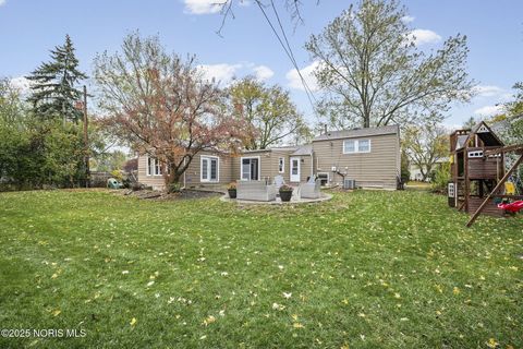 Tiny photo for 130 Cedar Court, Perrysburg, OH 43551 (MLS # 10000870)