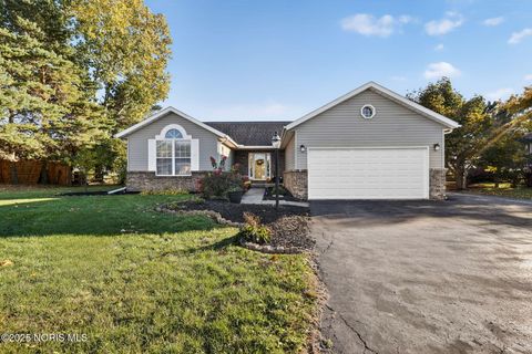 Photo of 925 W Melrose Avenue, Findlay, OH 45840 (MLS # 10000414)