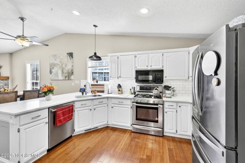 Tiny photo for 925 W Melrose Avenue, Findlay, OH 45840 (MLS # 10000414)