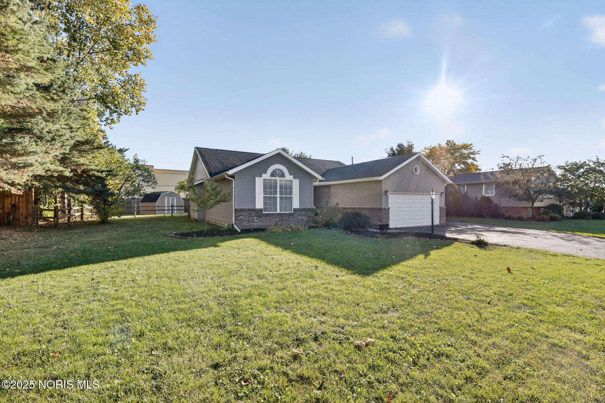 925 W Melrose Avenue