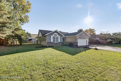 Tiny photo for 925 W Melrose Avenue, Findlay, OH 45840 (MLS # 10000414)