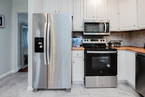 Tiny photo for 228 Edinborough Drive, Findlay, OH 45840 (MLS # 10007879)