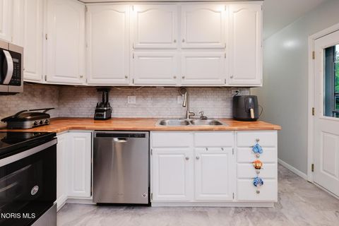 Tiny photo for 228 Edinborough Drive, Findlay, OH 45840 (MLS # 10007879)