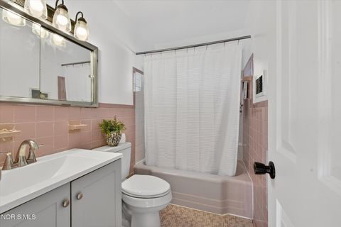 Tiny photo for 2022 Eastgate Road, Toledo, OH 43614 (MLS # 10008353)