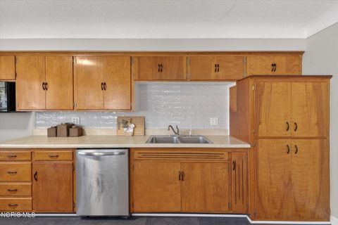 Tiny photo for 2022 Eastgate Road, Toledo, OH 43614 (MLS # 10008353)