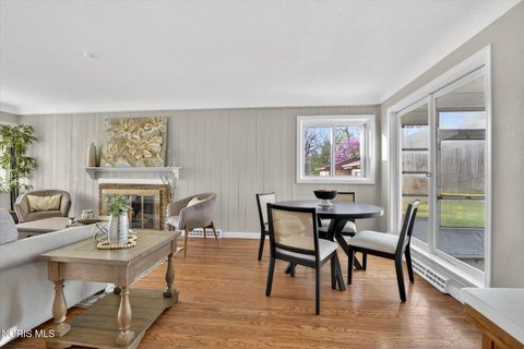 Tiny photo for 2022 Eastgate Road, Toledo, OH 43614 (MLS # 10008353)