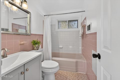 Tiny photo for 2022 Eastgate Road, Toledo, OH 43614 (MLS # 10008353)