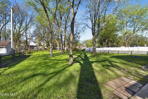 Tiny photo for 2022 Eastgate Road, Toledo, OH 43614 (MLS # 10008353)