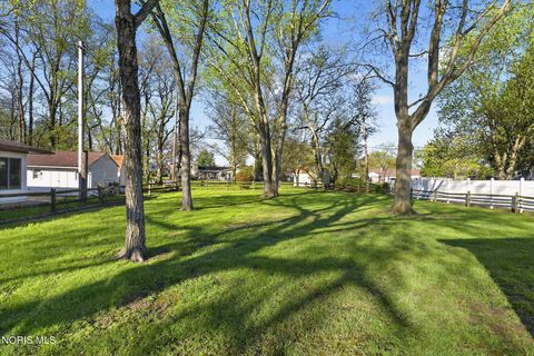 Tiny photo for 2022 Eastgate Road, Toledo, OH 43614 (MLS # 10008353)