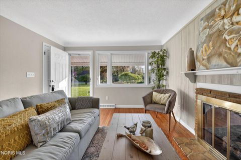 Tiny photo for 2022 Eastgate Road, Toledo, OH 43614 (MLS # 10008353)
