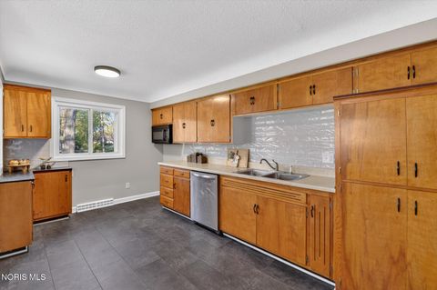 Tiny photo for 2022 Eastgate Road, Toledo, OH 43614 (MLS # 10008353)