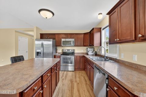 Tiny photo for 2026 Oakside Road, Toledo, OH 43615 (MLS # 10008389)