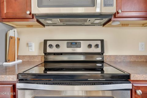 Tiny photo for 2026 Oakside Road, Toledo, OH 43615 (MLS # 10008389)