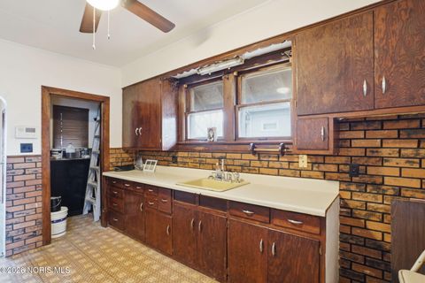 Tiny photo for 581 Prouty Avenue, Toledo, OH 43609 (MLS # 10003172)