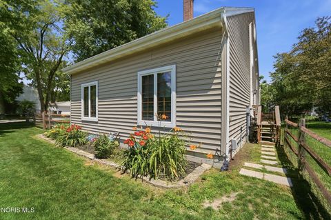 Tiny photo for 724 Ransom Street, Maumee, OH 43537 (MLS # 10010854)