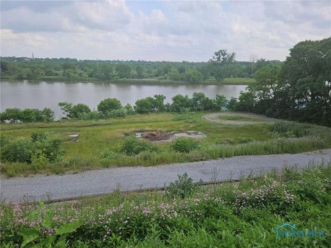 Tiny photo for 1036 River Road Rd #2, Maumee, OH 43537 (MLS # 10007907)
