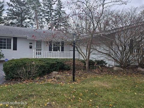 Photo of 5860 San Reno Drive, Sylvania, OH 43560 (MLS # 10001848)